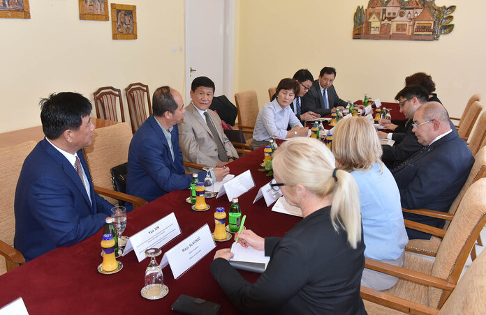 A kínai Hainan tartomány küldöttsége többnapos látogatáson tartózkodik Szerbiában (Fotó: Ótos András) A kínai Hainan tartomány küldöttsége többnapos látogatáson tartózkodik Szerbiában (Fotó: Ótos András)