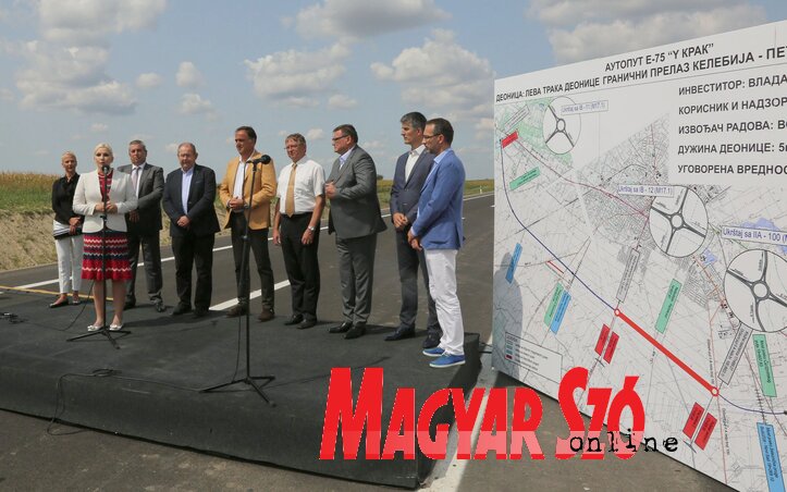 Az Y elágazásnak köszönhetően több mint 300 000 kamion közlekedik majd Szabadkán kívül (Fotó: Ótos András) Az Y elágazásnak köszönhetően több mint 300 000 kamion közlekedik majd Szabadkán kívül (Fotó: Ótos András)