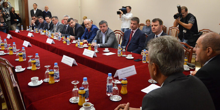 A találkozón a Szerb Haladó Párt, a Vajdasági Magyar Szövetség, a Szerbiai Szocialista Párt, a Szerbiai Demokrata Párt és a Szerb Radikális Párt képviselői voltak jelen (Fotók: Ótos András) A találkozón a Szerb Haladó Párt, a Vajdasági Magyar Szövetség, a Szerbiai Szocialista Párt, a Szerbiai Demokrata Párt és a Szerb Radikális Párt képviselői voltak jelen (Fotók: Ótos András)