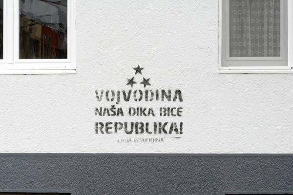 „Vajdaság a büszkeségem – köztársaság lesz” (Fotó: Beta) „Vajdaság a büszkeségem – köztársaság lesz” (Fotó: Beta)