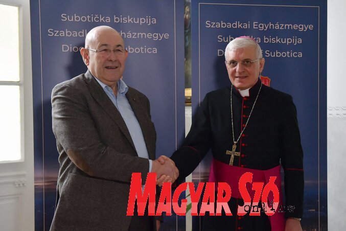 Pásztor István és msgr. Santo Gangemi (Molnár Edvárd felvétele) Pásztor István és msgr. Santo Gangemi (Molnár Edvárd felvétele)