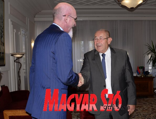 Pásztor István fogadja Luca Gorit (Dávid Csilla felvétele) Pásztor István fogadja Luca Gorit (Dávid Csilla felvétele)