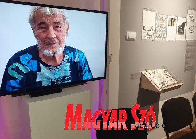 Csernik Attila videokapcsolat útján köszöntötte a kiállítás résztvevőit Csernik Attila videokapcsolat útján köszöntötte a kiállítás résztvevőit