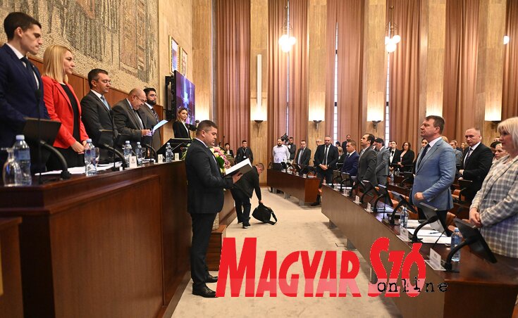 Nemanja Erceg letette a hivatali esküt (Ótos András felvétele) Nemanja Erceg letette a hivatali esküt (Ótos András felvétele)