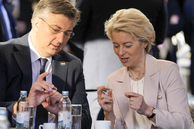 Croatia's Prime Minister Andrej Plenkovic and Ursula von der Leyen, President of the European Commission, inspect Croatian euro coins in Zagreb, Croatia, Sunday, Jan. 1, 2023. Croatia switch Croatia's Prime Minister Andrej Plenkovic and Ursula von der Leyen, President of the European Commission, inspect Croatian euro coins in Zagreb, Croatia, Sunday, Jan. 1, 2023. Croatia switch