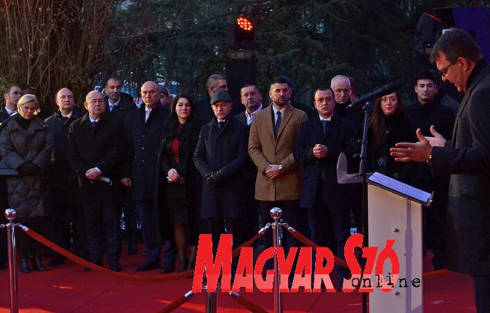 Igor Mirović tartományi kormányfő megnyitja az Idő és a világegyetem multimédiás kiállítást Igor Mirović tartományi kormányfő megnyitja az Idő és a világegyetem multimédiás kiállítást