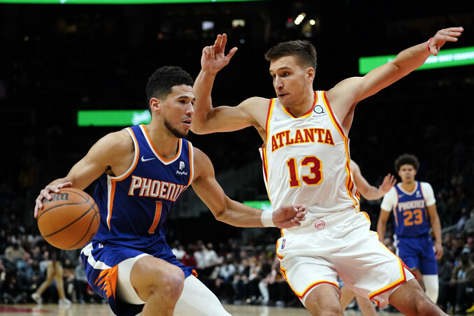 Devin Booker 32 pontig jutott Bogdanék védekezése ellen, de a Suns ebből keveset profitált (Fotó: Beta/AP) Devin Booker 32 pontig jutott Bogdanék védekezése ellen, de a Suns ebből keveset profitált (Fotó: Beta/AP)