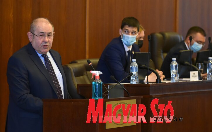 Pásztor István: Vajdaság újra hagyományt teremthet a törvényjavaslatok előterjesztésével (Ótos András felvétele) Pásztor István: Vajdaság újra hagyományt teremthet a törvényjavaslatok előterjesztésével (Ótos András felvétele)