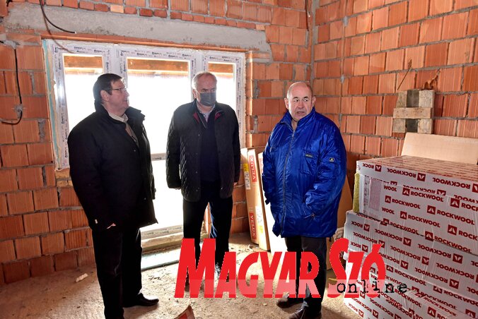 Bálint Zoltán, Božidar Maljković és Pásztor István az akadémia egyik helyiségében (Gergely Árpád felvétele) Bálint Zoltán, Božidar Maljković és Pásztor István az akadémia egyik helyiségében (Gergely Árpád felvétele)