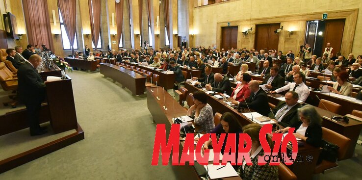 Az új összetételű képviselőházban a haladók abszolút többséggel rendelkeznek (Ótos András felvétele) Az új összetételű képviselőházban a haladók abszolút többséggel rendelkeznek (Ótos András felvétele)