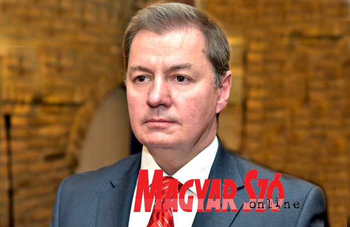 Babity János: A szavazók kizárólag személyesen és saját levélcsomagjukat vehetik át, de a levélszavazatot bárki leadhatja bárkinek a nevében (Fotó: Gergely Árpád) Babity János: A szavazók kizárólag személyesen és saját levélcsomagjukat vehetik át, de a levélszavazatot bárki leadhatja bárkinek a nevében (Fotó: Gergely Árpád)