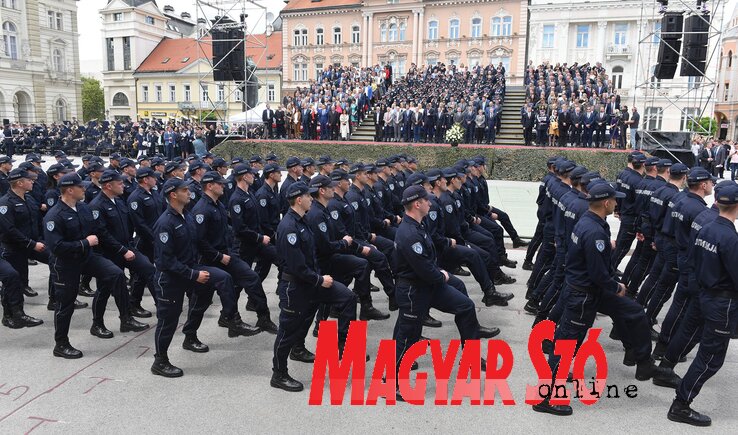A végzősök felvonulása a rendezvény végén (Fotó: Ótos András) A végzősök felvonulása a rendezvény végén (Fotó: Ótos András)