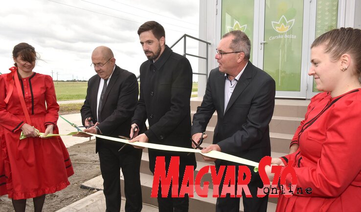 Az ünnepélyes avatás (Fotó: Ótos András) Az ünnepélyes avatás (Fotó: Ótos András)