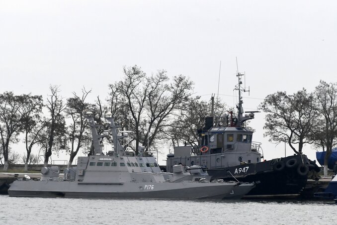 A kercsi kikötőbe „terelt” három ukrán hajó (fotó: AP/Beta) A kercsi kikötőbe „terelt” három ukrán hajó (fotó: AP/Beta)