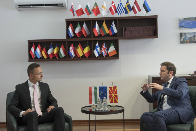Szijjártó Péter Bujar Oszmanival tárgyal (Fotó: MTI) Szijjártó Péter Bujar Oszmanival tárgyal (Fotó: MTI)