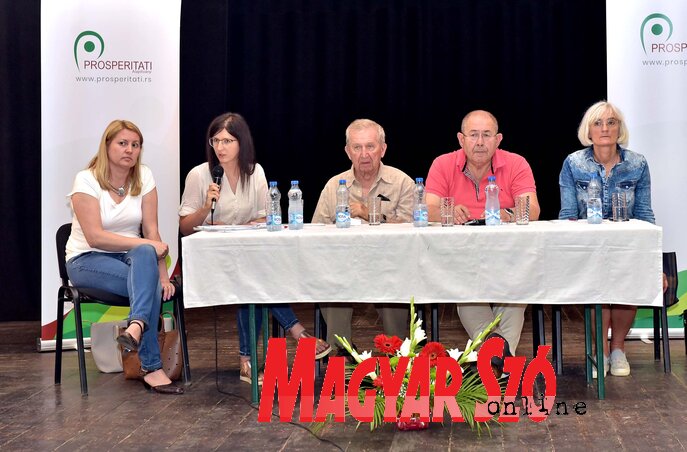 Lulić Márki Anna, Nagy Zita, Somogyi Sándor, Pásztor István és Földi Márta (Fotó: Gergely Árpád) Lulić Márki Anna, Nagy Zita, Somogyi Sándor, Pásztor István és Földi Márta (Fotó: Gergely Árpád)