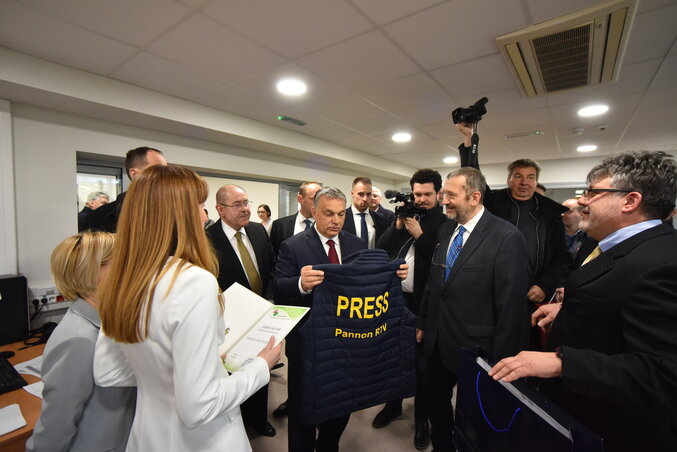 Orbán Viktor miniszterelnök a Pannon Televízióban Orbán Viktor miniszterelnök a Pannon Televízióban