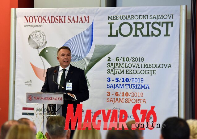 Dr. Szinay Attila a jövő évi budapesti expóra invitálta a vajdaságiakat (Fotó: Ótos András) Dr. Szinay Attila a jövő évi budapesti expóra invitálta a vajdaságiakat (Fotó: Ótos András)