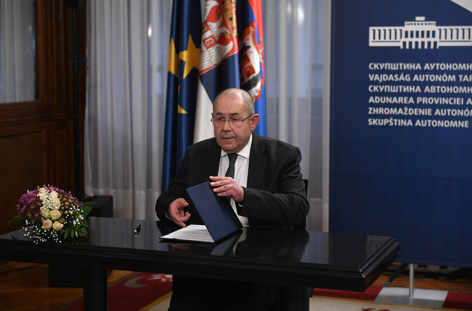 Pásztor a tartományi választások kiírásának pillanatában (Ótos András felvétele) Pásztor a tartományi választások kiírásának pillanatában (Ótos András felvétele)