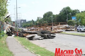 Letépte a vihar az Újvidéki Vásár tetőszerkezetét (Diósi Árpád felvétele)