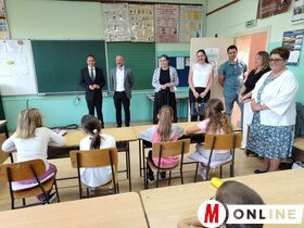 Tanévkezdés iskola iskolatáska