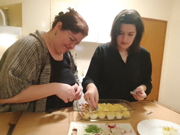 Emőkével a mai napig együtt készítjük el a retekfüles tojásnyuszi ínyencséget: a recept anyukám öröksége Emőkével a mai napig együtt készítjük el a retekfüles tojásnyuszi ínyencséget: a recept anyukám öröksége