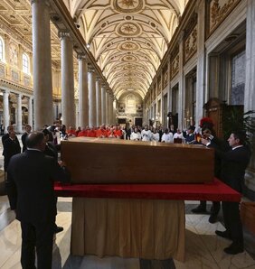 a Santa Maria Maggiore-bazilikában helyezték örök nyugalomra Ferenc pápát (Fotó: Beta)