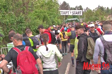 Ismét ezrével álltak rajtvonalhoz a természetkedvelők Popovicán. Belépőjegyet külön-külön nem fizettek, de valószínű, hogy a benevezési díj már tartalmazta azt valamilyen formában