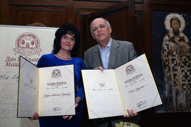 Berényi Eszter, a Szabadkai Városi Könyvtár megbízott igazgatója és Heinermann Péter ny. könyvtári tanácsos (Dávid Csilla felvétele)