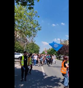 A polgárok a Topola környékén történt tragédia áldozatairól is megemlékeztek (Fotó: Screenshot/Radio 021/X)