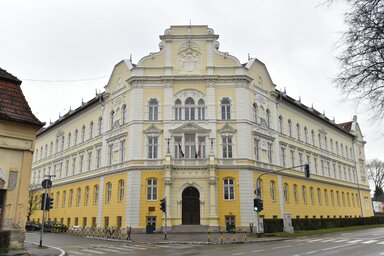 A szabadkai Vegyészeti–Technológiai Iskola (Molnár Edvárd felvétele)
