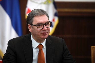 Aleksandar Vučić hazaérkezése után a belgrádi Katonai Orvostudományi Akadémiára került (Fotó:Beta)