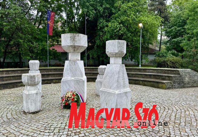 A Kőrózsák az első jelképei a narvikiak és a nagykikindaiak barátságának (Fotó: Vidács Hajnalka) A Kőrózsák az első jelképei a narvikiak és a nagykikindaiak barátságának (Fotó: Vidács Hajnalka)