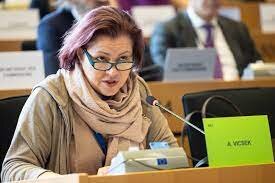 Vicsek Annamária EP-képviselő szerint a jelentés elfogult, kiegyensúlyozatlan, és geopolitikailag érzéketlen (Fotó: Facebook) Vicsek Annamária EP-képviselő szerint a jelentés elfogult, kiegyensúlyozatlan, és geopolitikailag érzéketlen (Fotó: Facebook)