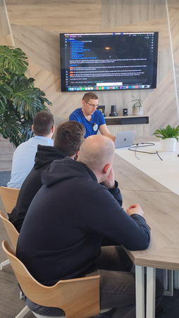 Norbert az egyik workshopon megtartott előadásán (Fotó: Saját archív) Norbert az egyik workshopon megtartott előadásán (Fotó: Saját archív)