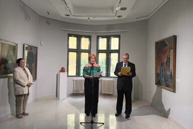 A kiállítást N. Kovács Zita, művészettörténész, a bajai Türr István Múzeum igazgatója nyitotta meg (Dér Dianna felvétele)