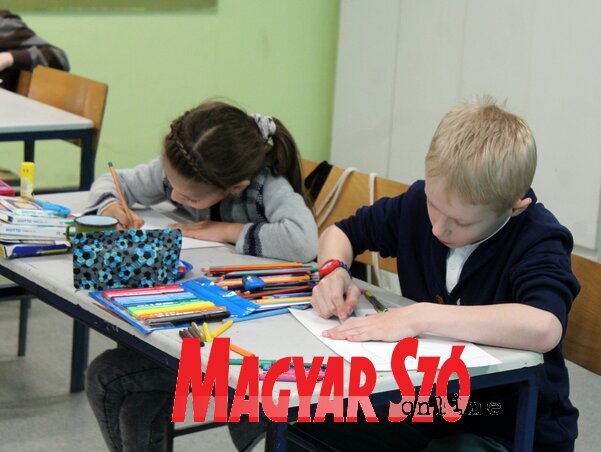 Az alkotás magányos feladat, de társaságban talán könnyebb feldolgozni az izgalmakat (Benedek Miklós felvétele) Az alkotás magányos feladat, de társaságban talán könnyebb feldolgozni az izgalmakat (Benedek Miklós felvétele)