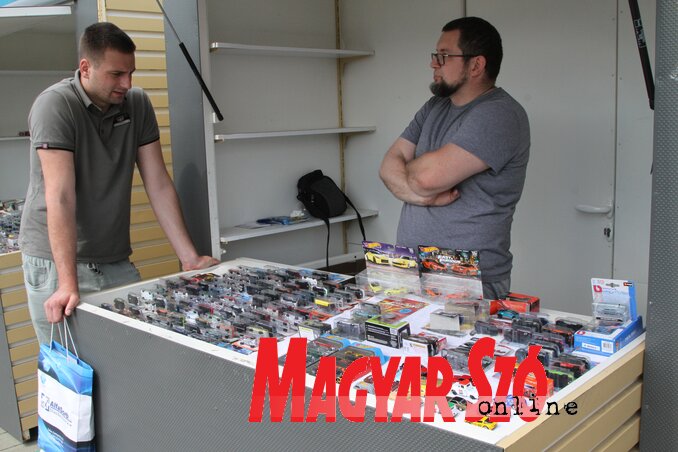 A kisautógyűjtés manapság nem olcsó hobbi, de a vérbeli gyűjtők mindig megtalálják a módját annak, hogy beszerezzék a hiányzó darabot (Diósi Árpád felvétele) A kisautógyűjtés manapság nem olcsó hobbi, de a vérbeli gyűjtők mindig megtalálják a módját annak, hogy beszerezzék a hiányzó darabot (Diósi Árpád felvétele)
