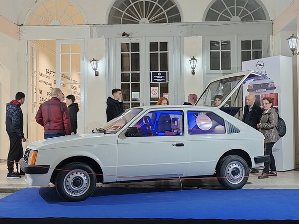 Az Opel Kadett senki figyelmét nem kerülte el (Fotó: Nagykikindai Népmúzeum) Az Opel Kadett senki figyelmét nem kerülte el (Fotó: Nagykikindai Népmúzeum)