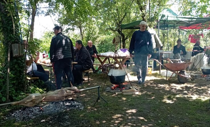 Igazi különlegesség: kecske malaccal (Fotó: Kiss Zoltán és IC-Topolya)