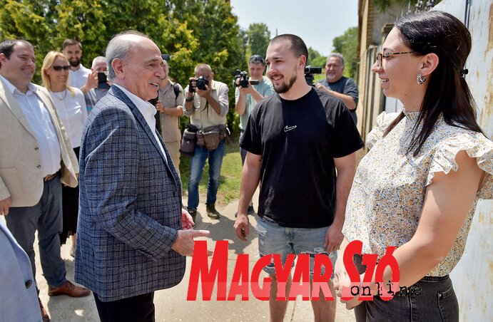 Oromhegyesen Szivák Olgáéknál is járt a miniszter (Fotó: Gergely Árpád) Oromhegyesen Szivák Olgáéknál is járt a miniszter (Fotó: Gergely Árpád)