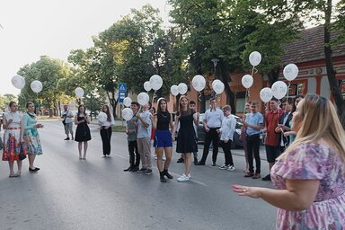 A diákok egy-egy szerencselufival ünnepelték meg alapfokú zenei tanulmányaik végét (Kazinczy Paszterkó Diana)
