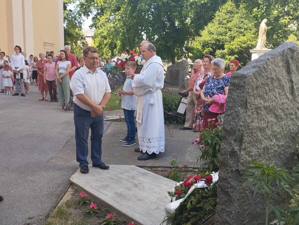 A VMSZ nevében dr. Molnár Viktor koszorúzott (Kancsár Izabella felvétele) A VMSZ nevében dr. Molnár Viktor koszorúzott (Kancsár Izabella felvétele)