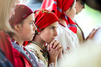 Gyimesi csángók a csíksomlyói búcsún (MTI/Mohai Balázs)
