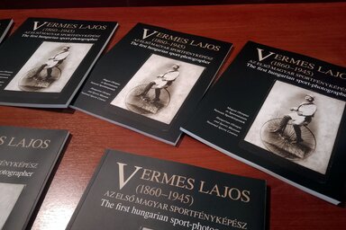 Szabó Lajos Vermes Lajos fotográfusi tevékenységéről írt könyvet (Benedek Miklós felvétele)
