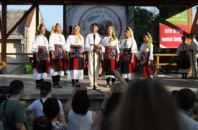 Ünnepi kétnyelvű műsor Ünnepi kétnyelvű műsor