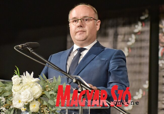 A 48. Durindót Hugyik Richárd, a a Magyar Nemzeti Tanács Végrehajtó Bizottságának elnöke engedte útjára (Gergely Árpád felvétele) A 48. Durindót Hugyik Richárd, a a Magyar Nemzeti Tanács Végrehajtó Bizottságának elnöke engedte útjára (Gergely Árpád felvétele)