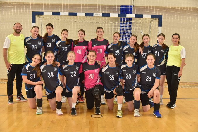 Az U12-es adai csapat Balla Kolos és Pander Éva edzővel