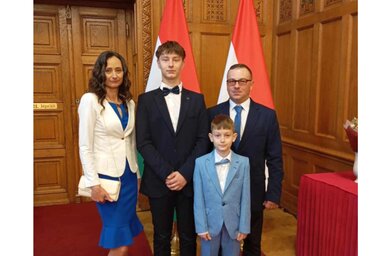 Lajkó Miklós és családja az Országházban (Lajkó család)