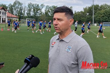 Az új vezetőedző irányította a pihenő utáni első edzést (Fotó: Tóth Péter felvétele)